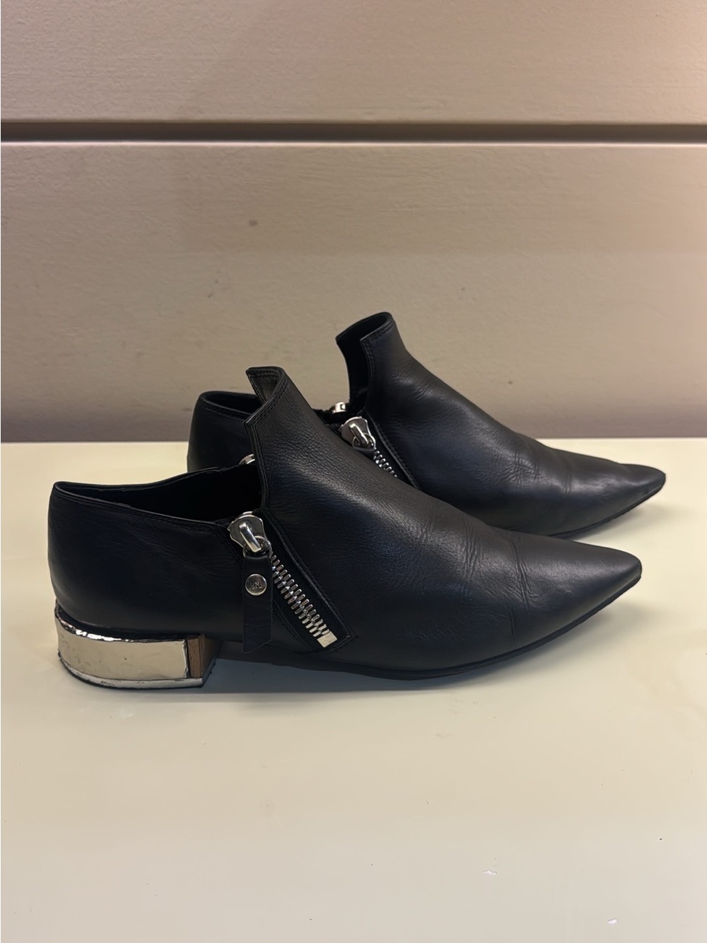 Agl Black Leather Pointed Zip-Trim Flats with Metallic Heel Accent